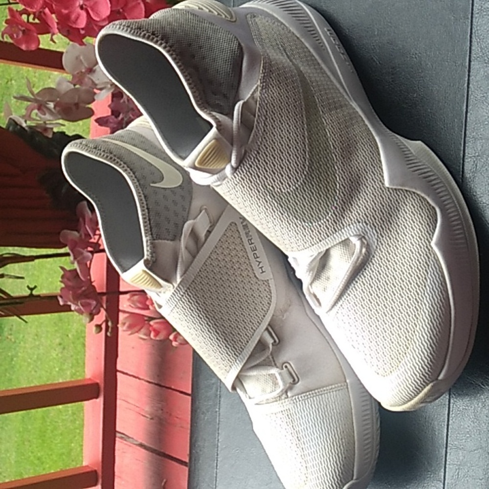 Brand new NikebZoom HyperRev sneakers!